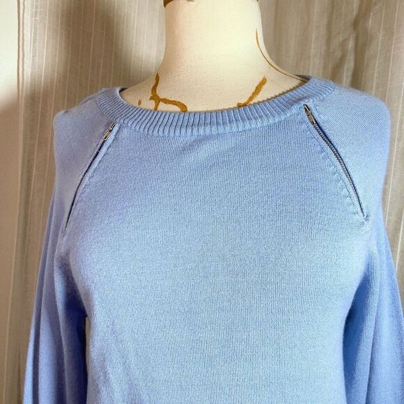 Neiman Marcus | Women’s | Sweaters | XS | Modern Abstract Light Blue Sweater - Picture 2 of 5